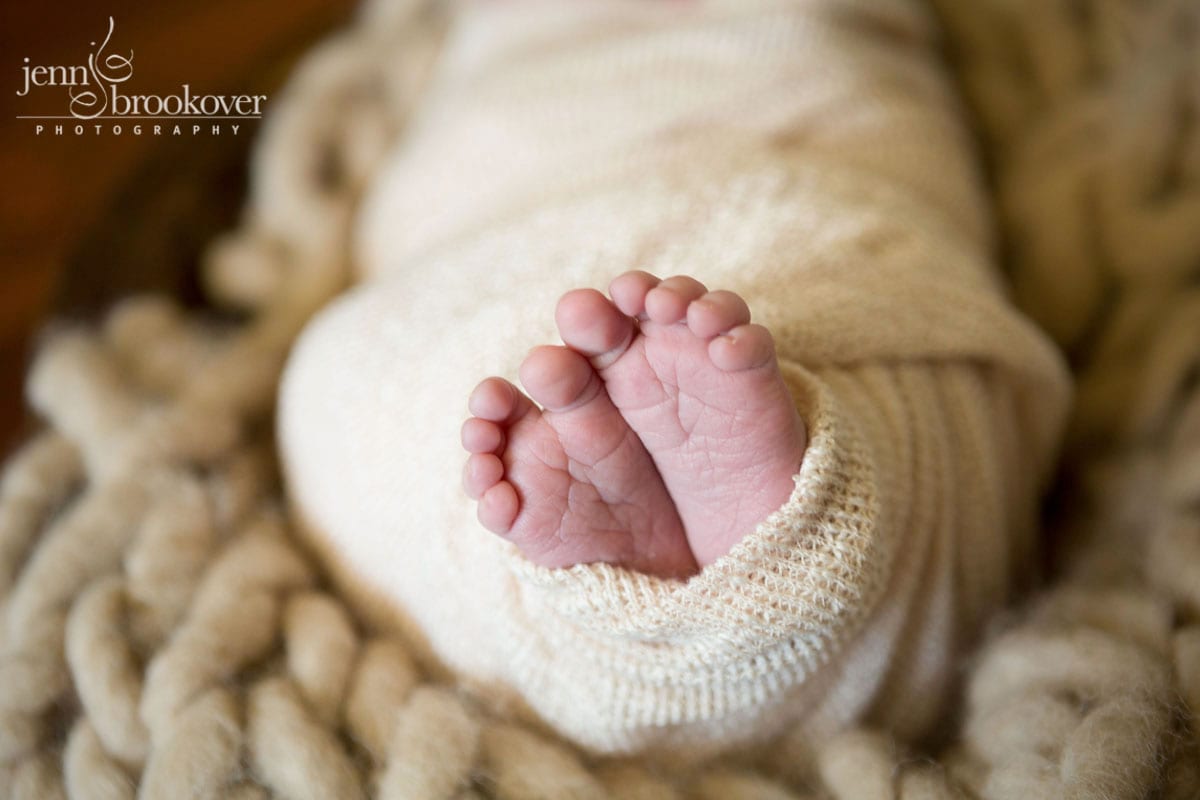 newborn photography at home in San Antonio, Texas, newborn feet