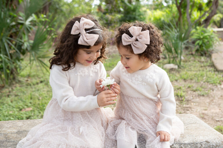 girls laughing at the McNay in Alamo Heights, San Antonio during their family photo shoot with Jenn Brookover Photography